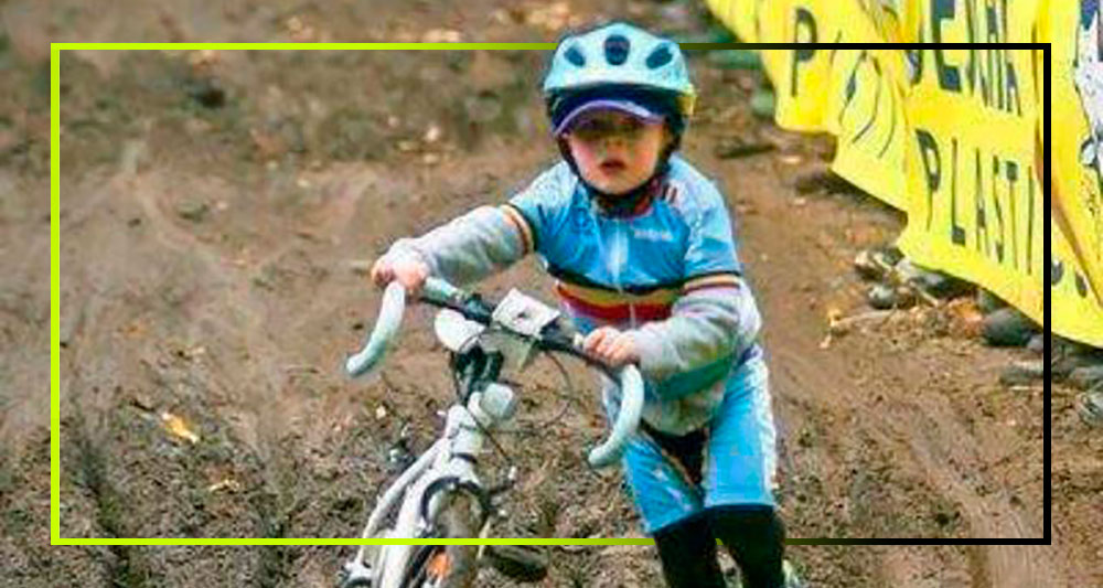 Foto de Dirk Bruylant. Niño haciendo ciclocross